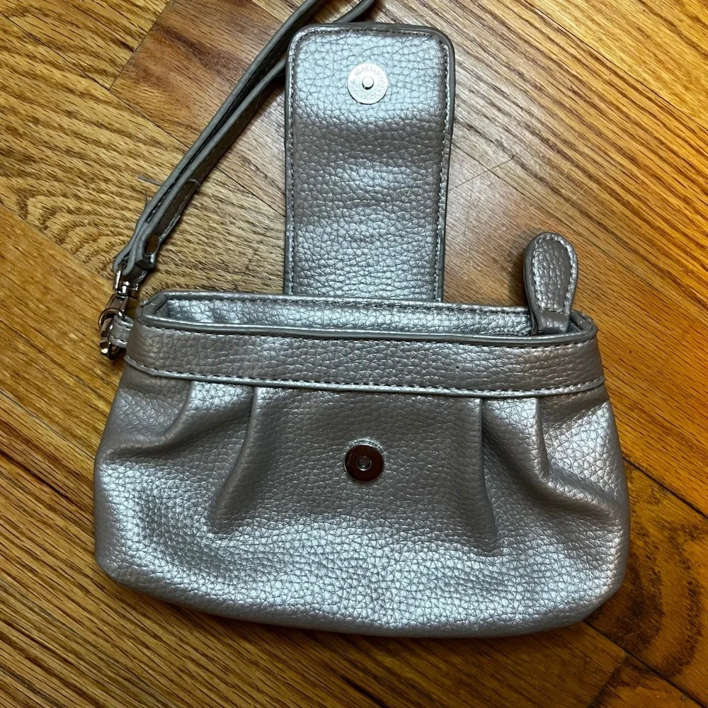 NY and Company secure flap